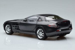 Mercedes SLR McLaren Noir CMC 1:18 M-045F Métal — image 7 sur 10