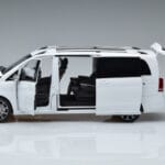 Mercedes V-Class W447 V260L Blanc Mercedes 1:18 QALCN89911149 Métal - image 5 of 8