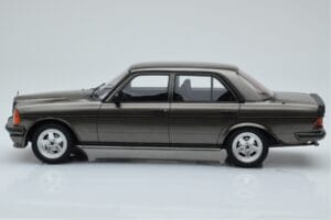 Mercedes W123 AMG 280 Gris Otto 1:18 OT750 Résine — image 3 sur 6