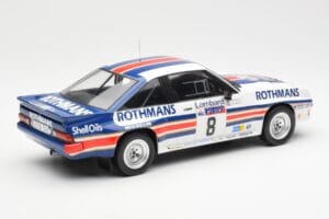 Opel Manta 400 Rothmans #8 J. McRae / I. Grindrod Lombard RAC Rally 1983 IXO 1:18 18RMC038A Métal — image 2 sur 6
