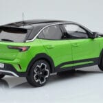 Opel Mokka-e GS Line Matcha Vert Otto 1:18 - image 2 of 5