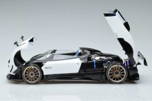 Pagani Zonda HP Barchetta Carbon Fiber Blanc LCD 1:18 LCD18009-WH Métal — image 4 sur 9