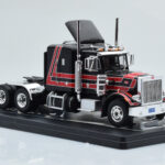 Peterbilt 359 Noir Rouge IXO 1:43 - image 3 of 4