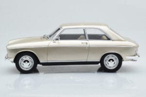 Peugeot 204 Coupé Beige Otto 1:18 OT1024 Résine — image 3 sur 6