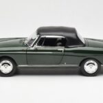Peugeot 404 Cabriolet Antique Green Édition Limitée Norev 1:18 - image 4 of 8