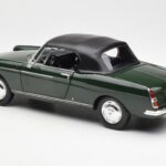 Peugeot 404 Cabriolet Antique Green Édition Limitée Norev 1:18 - image 7 of 8