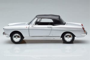 Peugeot 404 Cabriolet Argent Norev 1:18 184835 Métal — image 4 sur 8