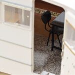 Peugeot 404 Avec Caravane Henon Norev 1:18 184837 Métal - image 6 of 7