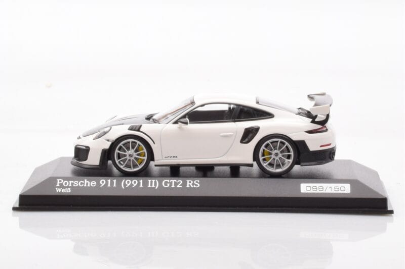 Porsche 911 991.2 GT2 RS Blanc Minichamps 1:43