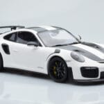 Porsche 911 GT2 RS 991.2 Weissach Package Blanc Jantes Magnésium Noires Minichamps 1:18 - image 4 of 6