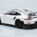 Porsche 911 GT2 RS 991.2 Weissach Package Blanc Jantes Magnésium Noires Minichamps 1:18 - image 5 of 6