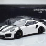Porsche 911 GT2 RS 991.2 Weissach Package Blanc Jantes Magnésium Noires Minichamps 1:18 - image 6 of 6