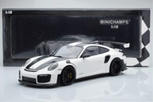 Porsche 911 GT2 RS 991.2 Weissach Package Blanc Jantes Magnésium Noires Minichamps 1:18 153068309 Métal — image 6 sur 6