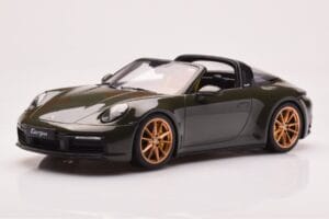 Porsche 911 992 Targa 4S Vert Olive GT Spirit 1:18