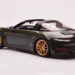 Porsche 911 992 Targa 4S Vert Olive GT Spirit 1:18 - image 5 of 6