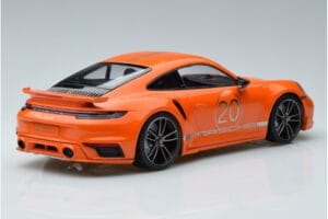 Porsche 911 992 Turbo S China 20th Anniversary Orange Minichamps 1:18 155069171 Métal — image 2 sur 6