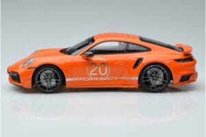 Porsche 911 992 Turbo S China 20th Anniversary Orange Minichamps 1:18 155069171 Métal — image 3 sur 6