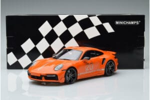 Porsche 911 992 Turbo S China 20th Anniversary Orange Minichamps 1:18 155069171 Métal — image 6 sur 6