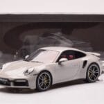 Porsche 911 992 Turbo S Crayon Gris GT Spirit 1:18 - image 6 of 6