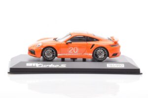 Porsche 911 992 Turbo S Gulf Orange Minichamps 1:43