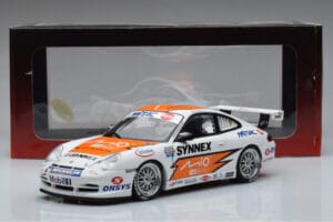 Porsche 911 996 GT3 R #1 C. Kwan Carrera Cup Asia 2004 AUTOart 1:18 80487 Métal — image 7 sur 7