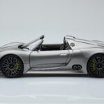 Porsche 918 Spyder Prototype Gris Métallique Minichamps 1:18 - image 4 of 7