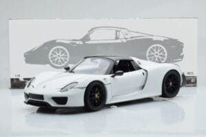 Porsche 918 Spyder Weissach Package Blanc Avec Roues Noires Minichamps 1:18 113062443 Métal — image 9 sur 9