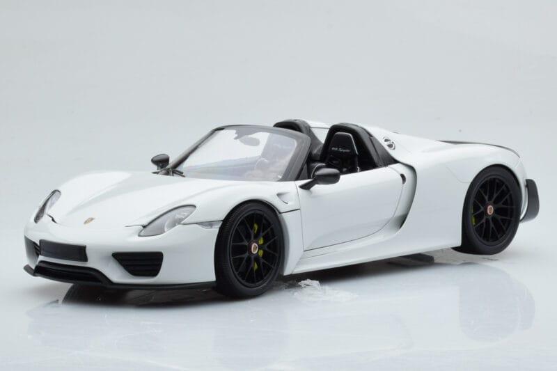 Porsche 918 Spyder Weissach Package Blanc Avec Roues Noires Minichamps 1:18