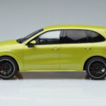 Porsche Cayenne GTS 92A Peridot Vert GT Spirit 1:18 - image 3 of 6