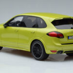 Porsche Cayenne GTS 92A Peridot Vert GT Spirit 1:18 - image 5 of 6