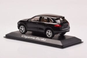 Porsche Cayenne 92A Turbo Noir Minichamps 1:43 WAP0200050B Métal — image 3 sur 4