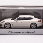 Porsche Panamera 970 Diesel Carrara Blanc Minichamps 1:43 - image 4 of 4