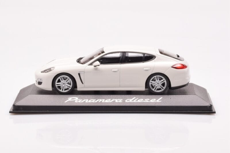 Porsche Panamera 970 Diesel Carrara Blanc Minichamps 1:43