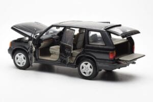 Range Rover P38 4.6 HSE Noir Métallique AUTOart 1:18 70017 Métal — image 8 sur 9