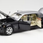 Rolls-Royce Phantom VII EWB Noir et Argent Kyosho 1:18 - image 2 of 8