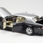Rolls-Royce Phantom VII EWB Noir et Argent Kyosho 1:18 - image 5 of 8
