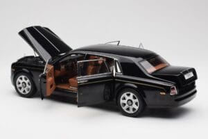 Rolls-Royce Phantom VII EWB Diamond Noir Kyosho 1:18 08841DBK2 Métal — image 5 sur 8