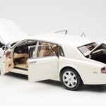 Rolls-Royce Phantom VII EWB English Blanc Kyosho 1:18 - image 5 of 8