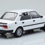 Skoda 130 L Blanc IXO 1:18 - image 2 of 6