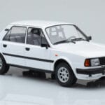 Skoda 130 L Blanc IXO 1:18 - image 4 of 6