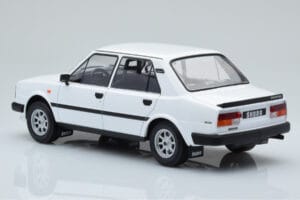 Skoda 130 L Blanc IXO 1:18 18CMC158 Métal — image 5 sur 6