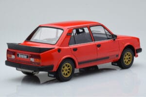 Skoda 130 LR Rouge IXO 1:18 18CMC159 Métal — image 2 sur 6
