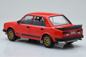 Skoda 130 LR Rouge IXO 1:18 18CMC159 Métal — image 5 sur 6
