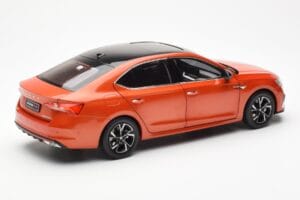 Skoda Octavia Pro Orange FAW 1:18 ZMR000006ORA Métal — image 3 sur 8