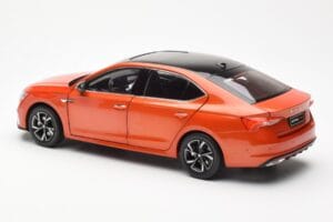 Skoda Octavia Pro Orange FAW 1:18 ZMR000006ORA Métal — image 7 sur 8