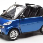 Smart Fortwo 451 Cabrio Bleu & Noir Minichamps 1:18 - image 2 of 8