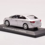 Toyota Avensis T270 Argent Minichamps 1:43 - image 3 of 4