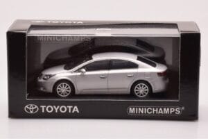 Toyota Avensis T270 Argent Minichamps 1:43 403166903 Métal — image 4 sur 4