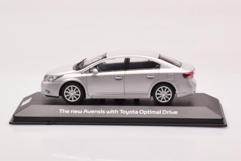 Toyota Avensis T270 Argent Minichamps 1:43