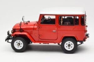 Toyota Land Cruiser FJ40 Van Rouge Kyosho 1:18 08971R Métal — image 4 sur 8
